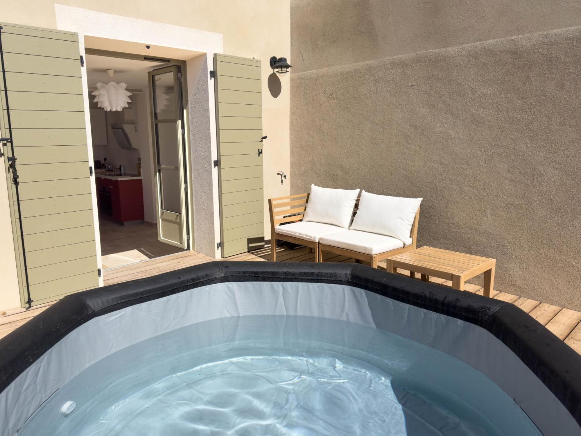 Les Suites Du 13 Aigues-Mortes Exteriör bild