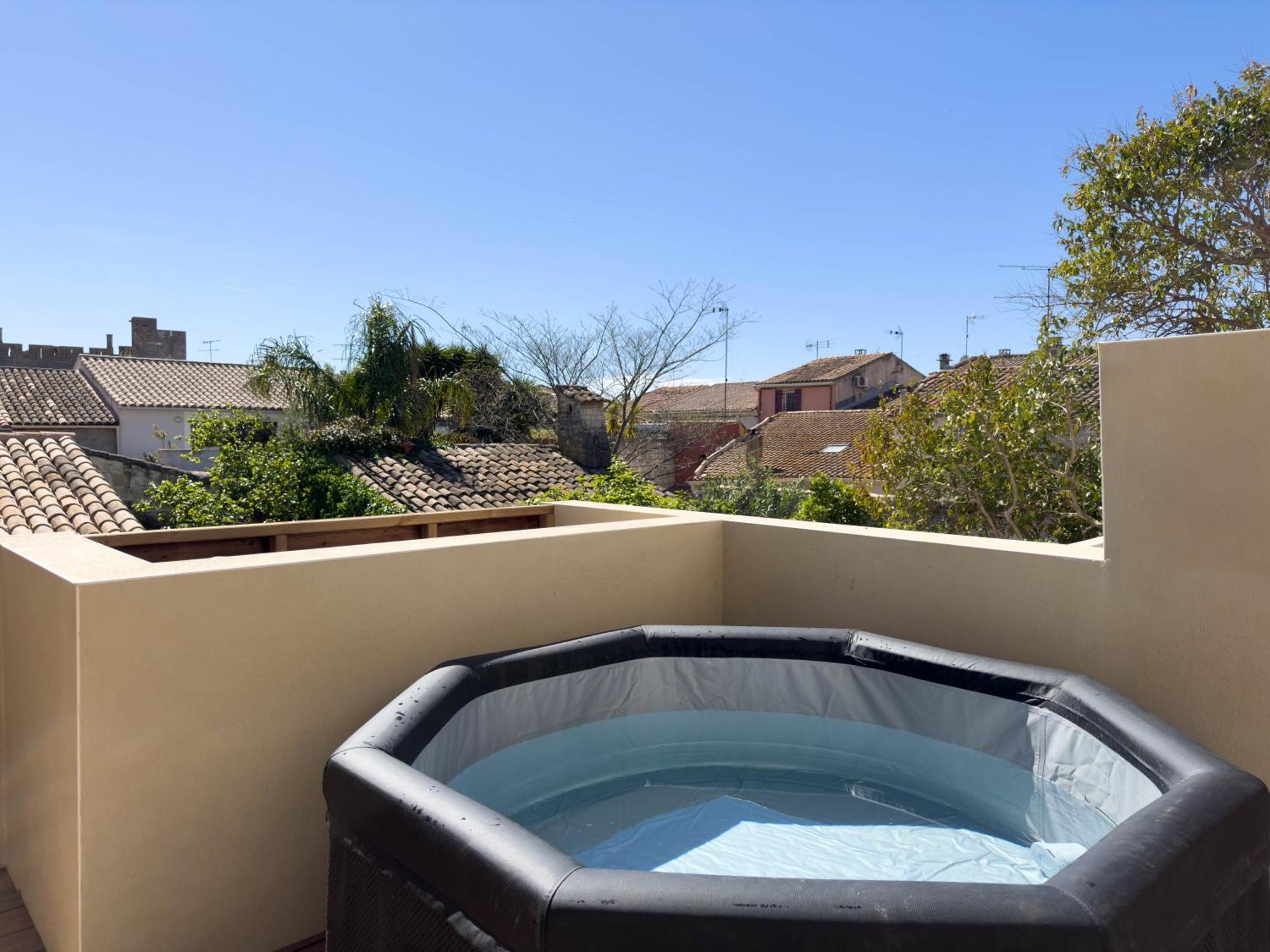 Les Suites Du 13 Aigues-Mortes Exteriör bild
